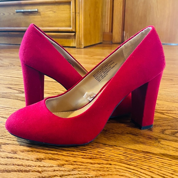 Vintage Y2K Red Pumps - Picture 3 of 9